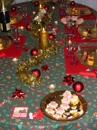 Christmas Table Decorations on Christmas On Toosurtoo   Christmas Table   Christmas Decoration Idea